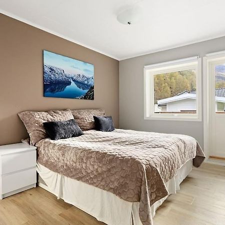 Fint Hus I Flam Villa Aurland Bagian luar foto