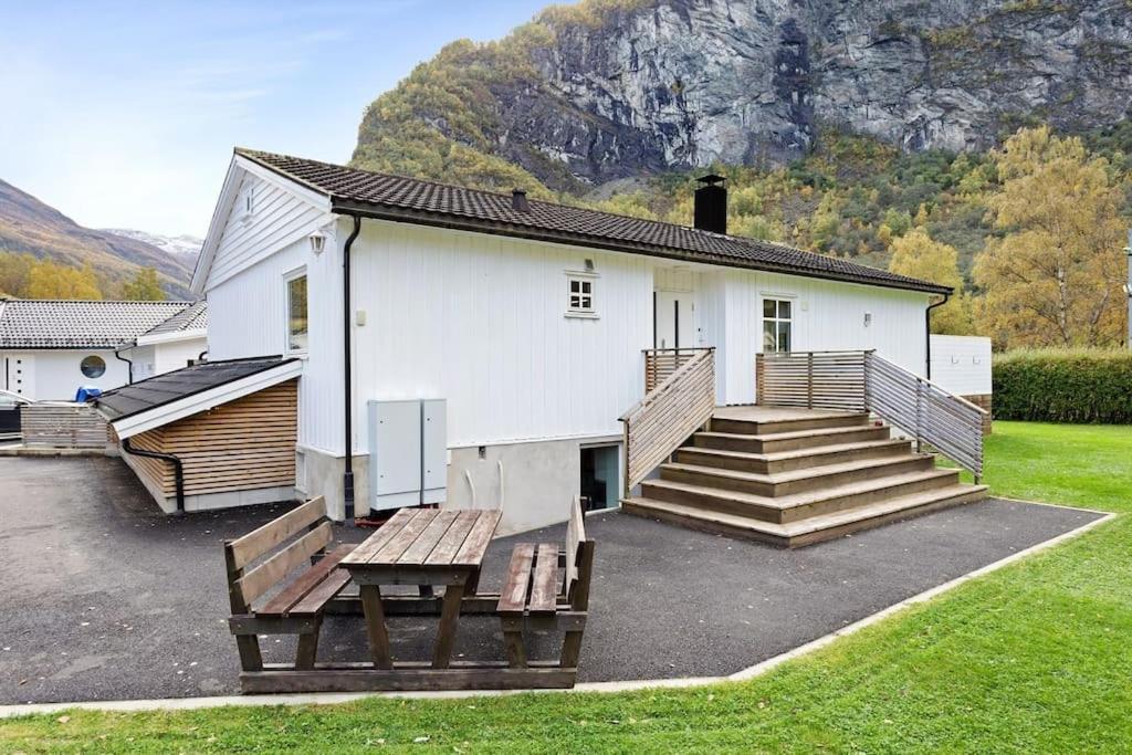 Fint Hus I Flam Villa Aurland Bagian luar foto