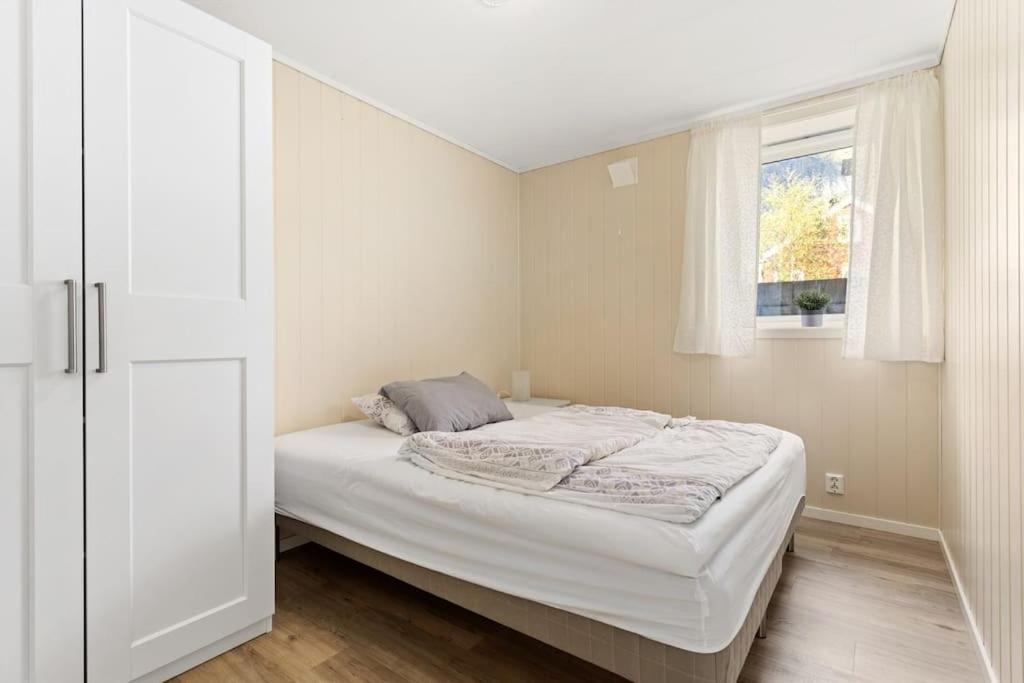 Fint Hus I Flam Villa Aurland Bagian luar foto