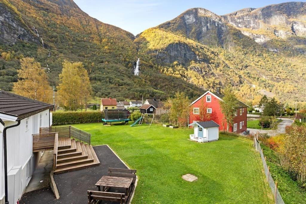 Fint Hus I Flam Villa Aurland Bagian luar foto