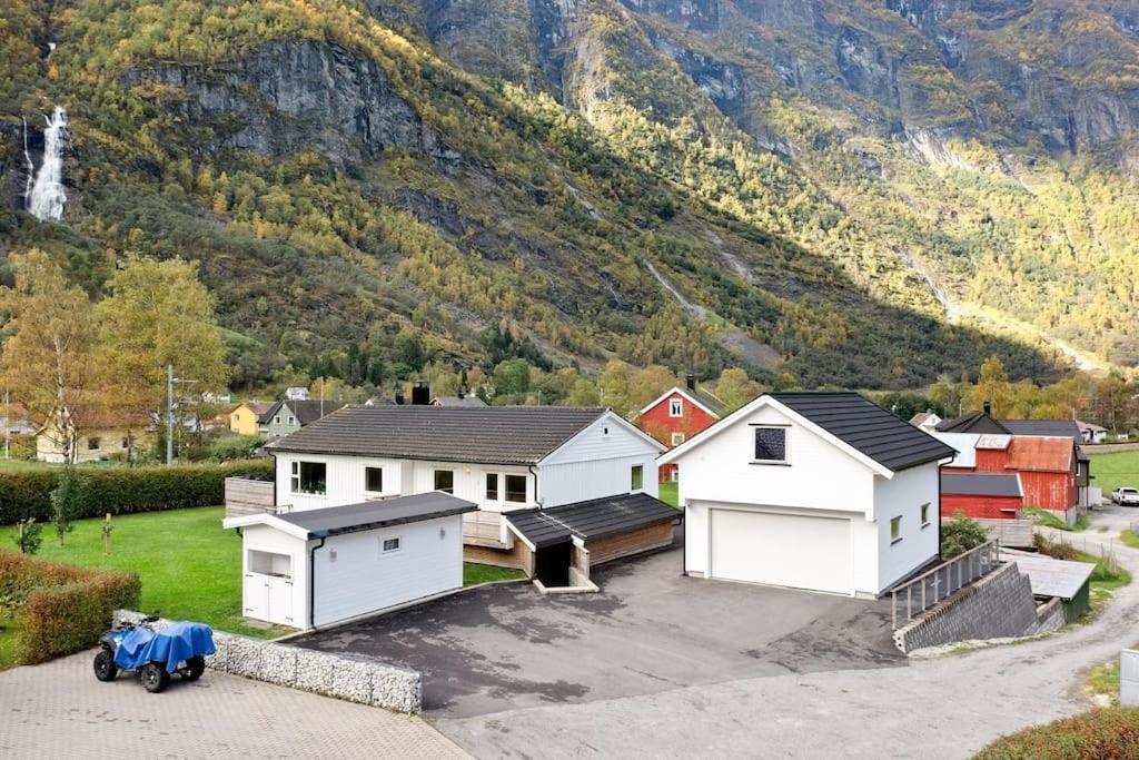Fint Hus I Flam Villa Aurland Bagian luar foto