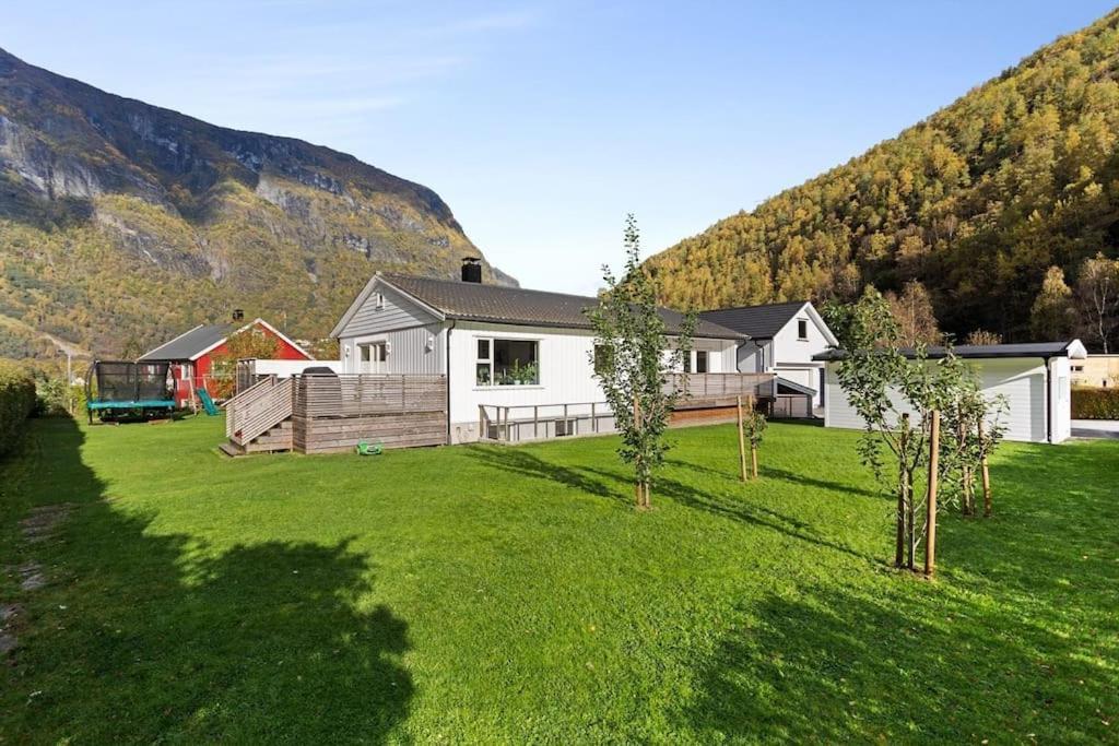 Fint Hus I Flam Villa Aurland Bagian luar foto
