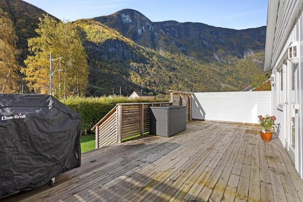 Fint Hus I Flam Villa Aurland Bagian luar foto
